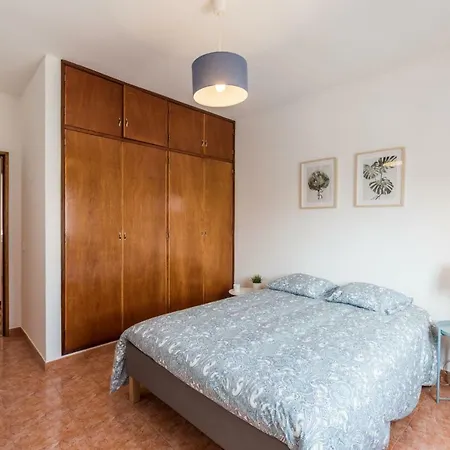 Apartment Lovelystay - 3 Bedroom In
