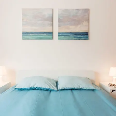 Apartment Lovelystay - 3 Bedroom In