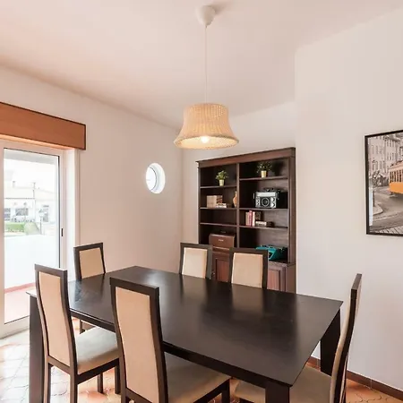 Apartment Lovelystay - 3 Bedroom In *