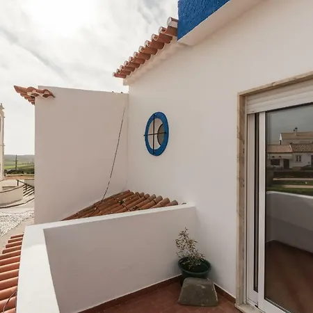 Lovelystay - 3 Bedroom In Apartman Vila do Bispo